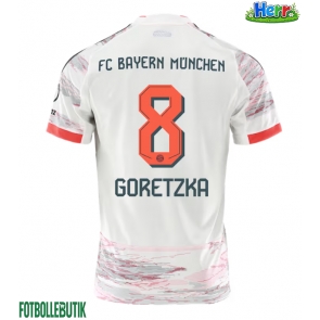 Bayern Munich Leon Goretzka #8 Bortatröja 2025-26 Kortärmad